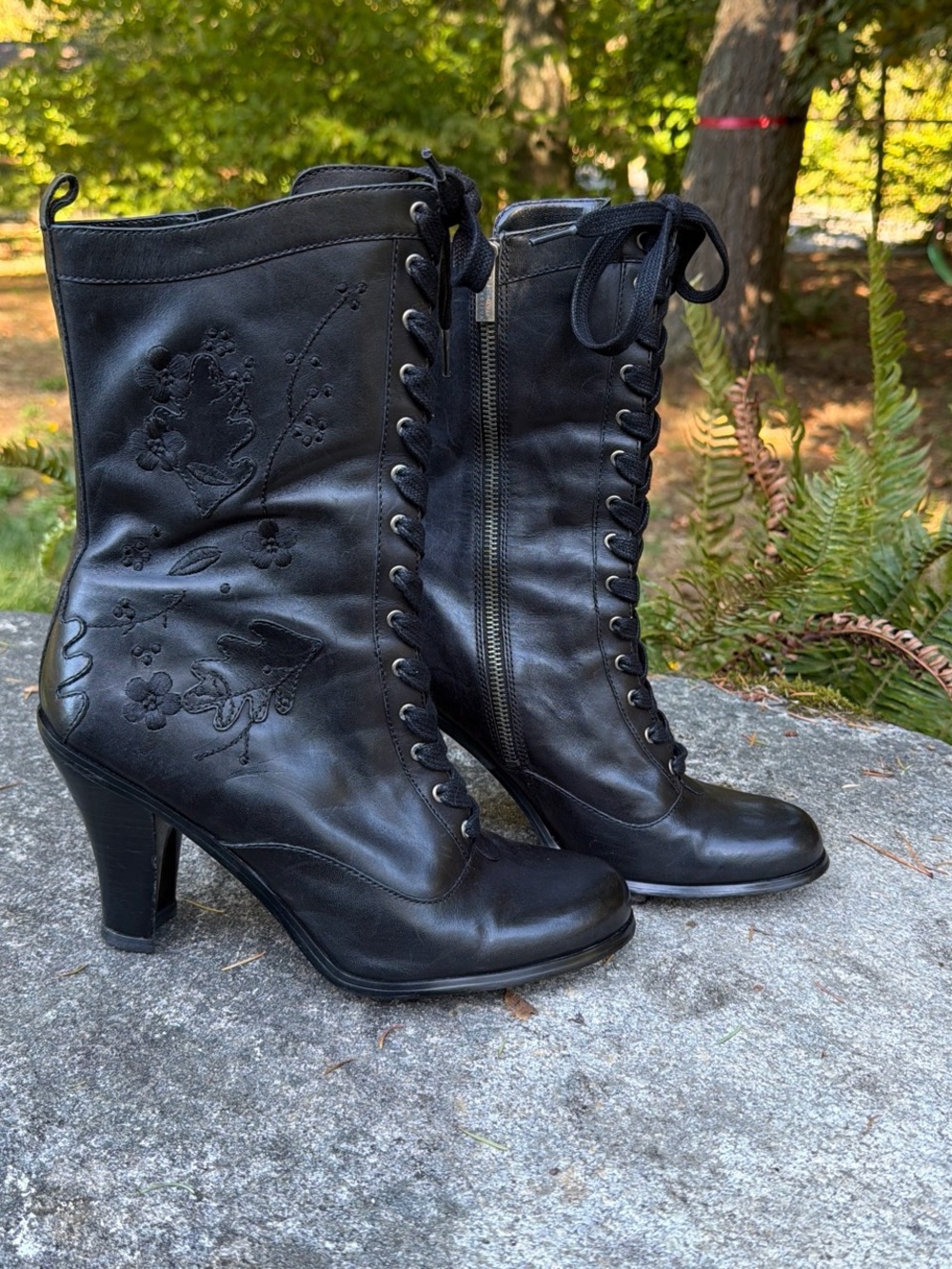 Kenneth Cole Black Leather Heeled Lace Up Embroidered Boots 10